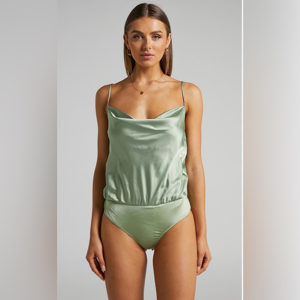 Womens Showpo Lenore Cowl Neck
Bodysuit‎ In Sage Size 12